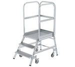 Escalier à plate-forme, avec marches d'un seul côté et roulettes à ressort, en aluminium strié - 3 marches