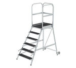 Escalier à plate-forme, avec marches accessibles d’un seul côté, roulettes et poignées, revêtement en corindon R13 - 6 marches