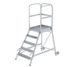 Escalier à plate-forme, avec marches accessibles d’un seul côté, roulettes et poignées, en aluminium strié - 5 marches