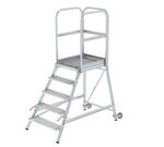 Escalier à plate-forme, avec marches d’un seul côté, roulettes et poignées, en caillebotis acier - 5 marches