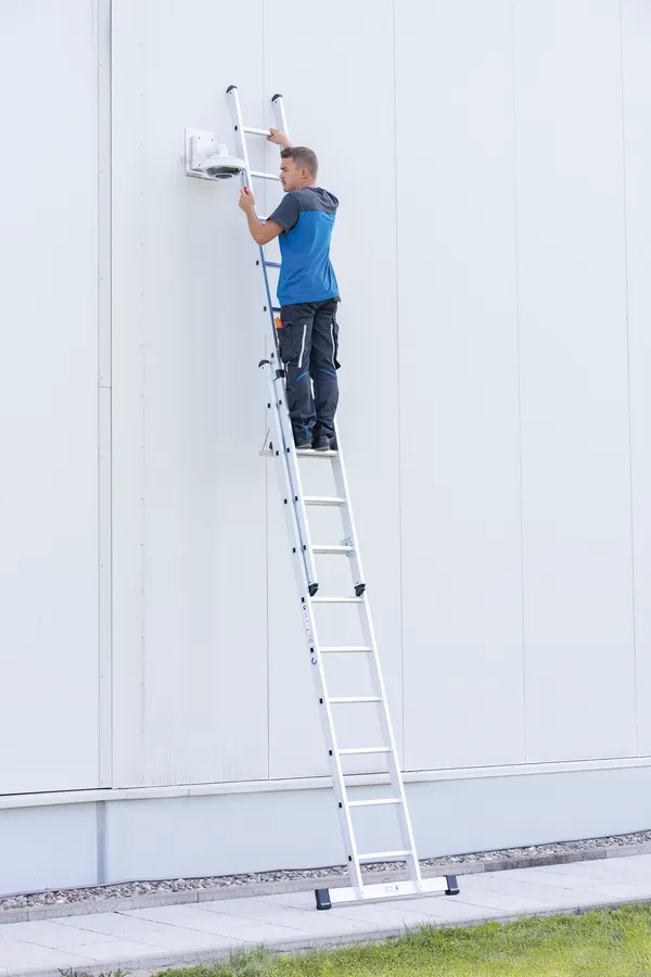 echelle-coulissante-a-barreaux-en-2-parties-avec-traverse-standard