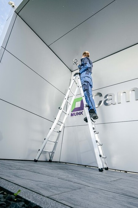 Echelle télescopique 4 parties sans traverse
